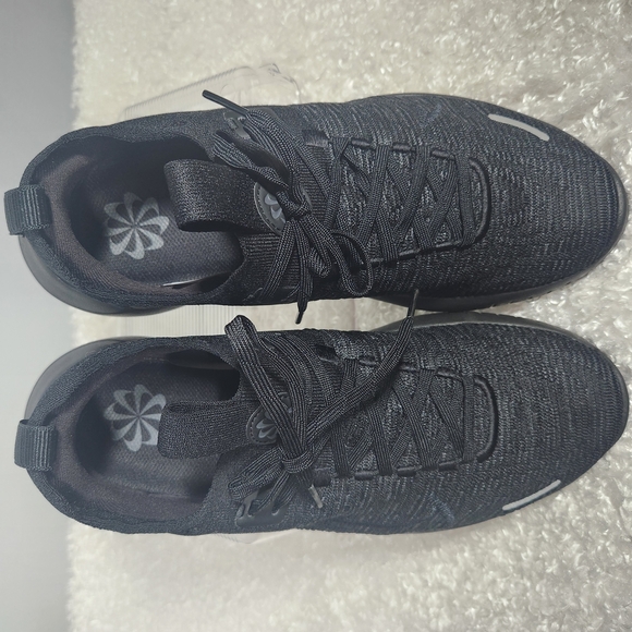 Nike Black Athletic Shoes with Sleek Design - Picture 7 of 10